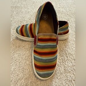 Ariat Women’s Ryder Old Muted Serape Size 7B Pre-Owned Good Condition